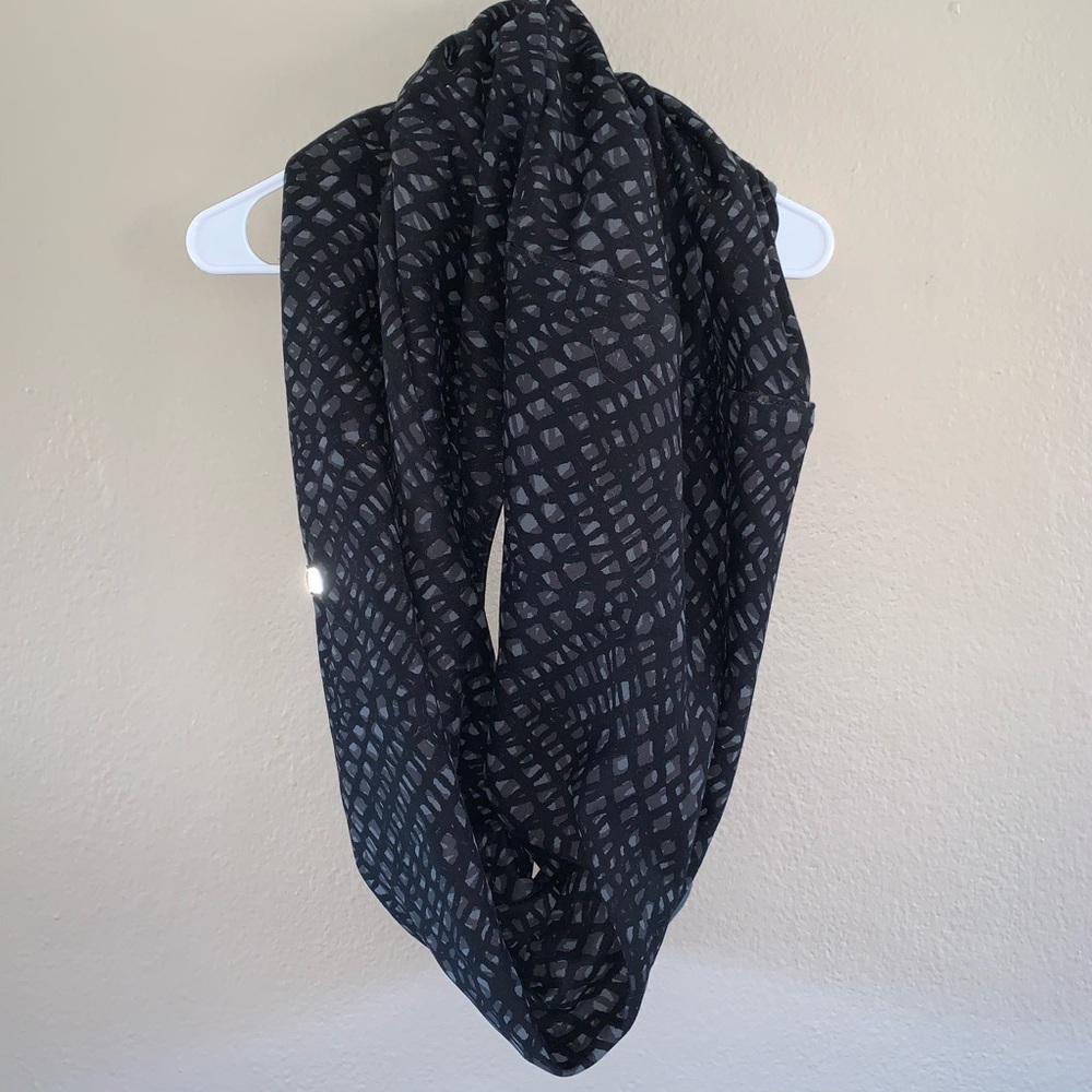 Lululemon Vinyasa Scarf